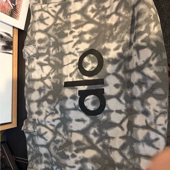 ALO Yoga Gray Tie Dye Bag - Picture 4 of 4